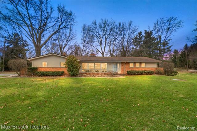 front view picture of 6606 Vachon Ct, Bloomfield Hills, MI. 48301