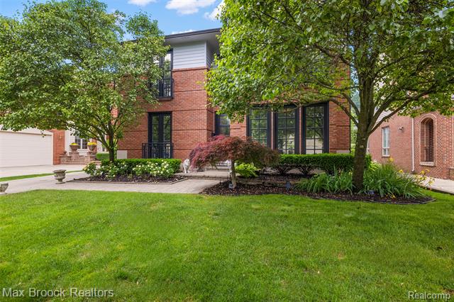 front view picture of 650 Ann St, Birmingham, MI. 48009