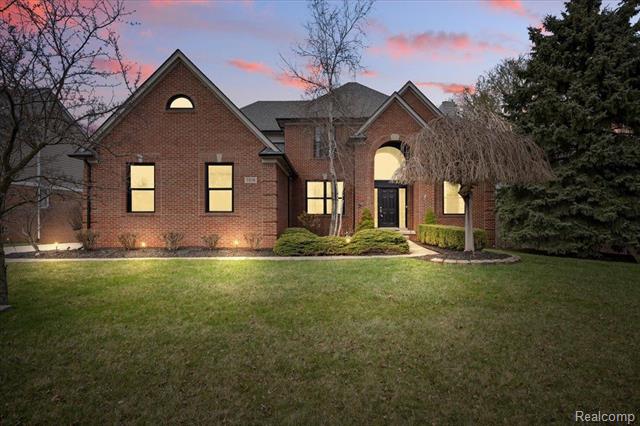 front view picture of 7076 Yarmouth Dr, West Bloomfield, MI. 48322