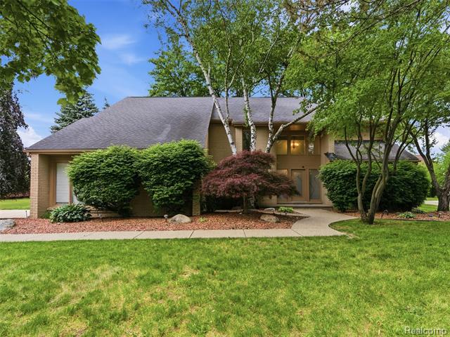 front view picture of 6394 Rose Blvd, West Bloomfield, MI. 48322