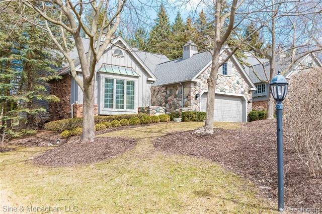 front view picture of 736 Hidden Ravines Dr, Birmingham, MI. 48009