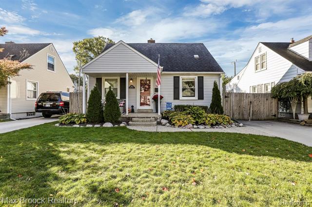 front view picture of 1900 Haynes St, Birmingham, MI. 48009