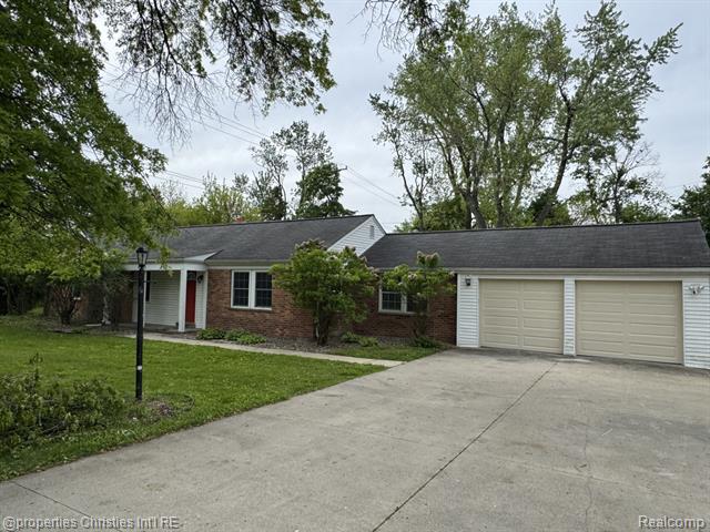 front view picture of 4935 W Maple Rd, West Bloomfield, MI. 48322