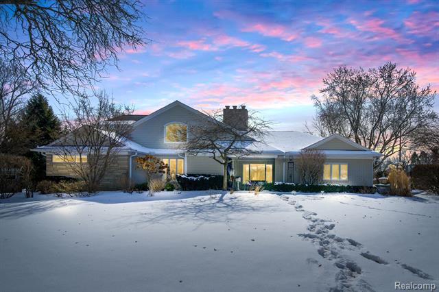 front view picture of 3641 Berkshire Dr, Bloomfield Hills, MI. 48301