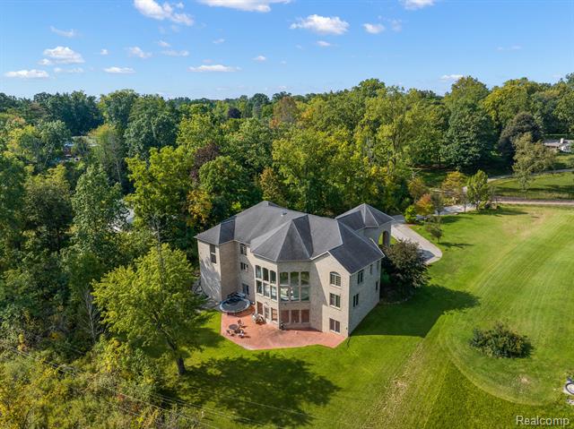 front view picture of 6691 Glenway Dr, West Bloomfield, MI. 48322