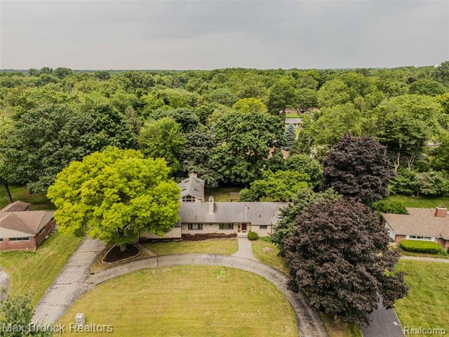 front view picture of 6730 Halyard Rd, Bloomfield Hills, MI. 48301