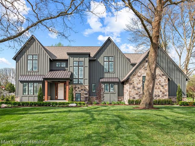 front view picture of 3570 Berkshire Dr, Bloomfield Hills, MI. 48301