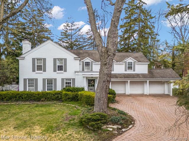 front view picture of 800 Arlington St, Birmingham, MI. 48009