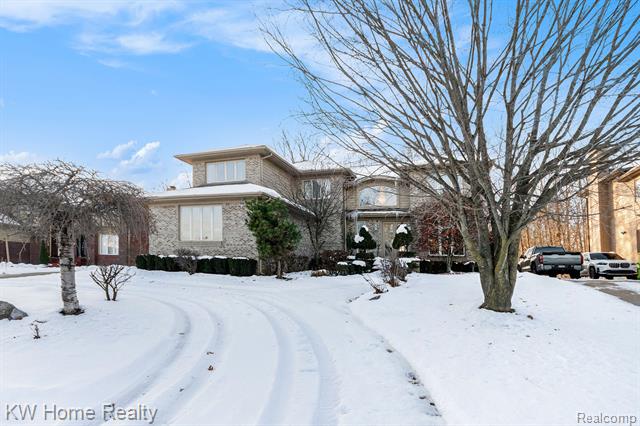 front view picture of 7143 Yarmouth Ct, West Bloomfield, MI. 48322