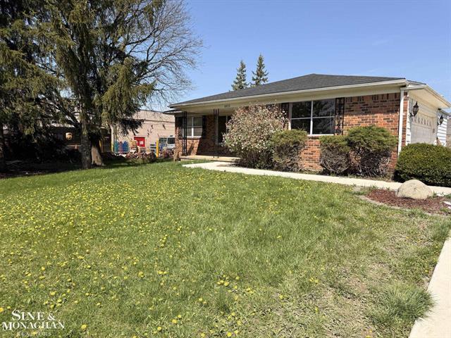 front view picture of 6655 Lee Crest Dr, West Bloomfield, MI. 48322
