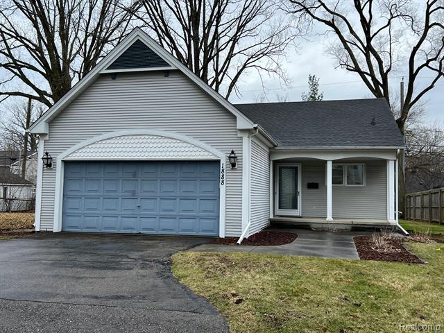 front view picture of 1888 Webster St, Birmingham, MI. 48009
