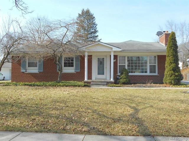 front view picture of 430 S Williamsbury Rd, Bloomfield Hills, MI. 48301