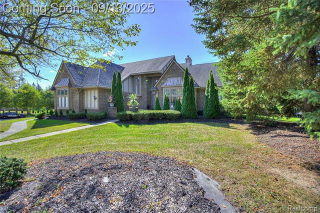 front view picture of 6460 Charles Dr, West Bloomfield, MI. 48322