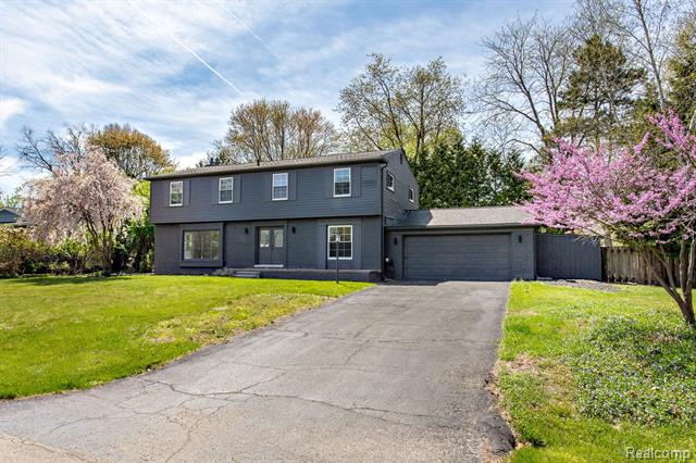 front view picture of 6670 Cathedral Dr, Bloomfield Hills, MI. 48301