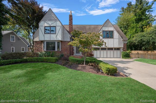 front view picture of 264 Larchlea Dr, Birmingham, MI. 48009