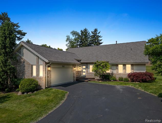 front view picture of 6420 Apple Grove Ln, Bloomfield Hills, MI. 48301