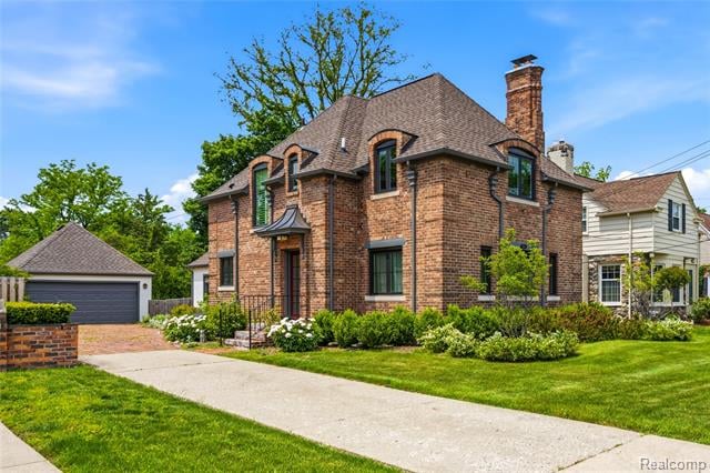 front view picture of 250 Pleasant St, Birmingham, MI. 48009