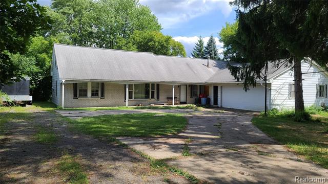 front view picture of 6225 Farmington Rd, West Bloomfield, MI. 48322