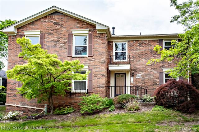 front view picture of 6260 Pepper Hill St, West Bloomfield, MI. 48322