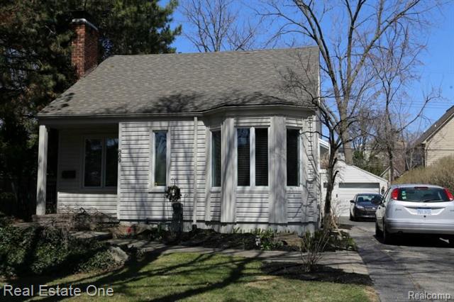 front view picture of 889 Chestnut St, Birmingham, MI. 48009