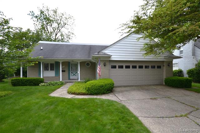 front view picture of 1700 Villa Rd, Birmingham, MI. 48009