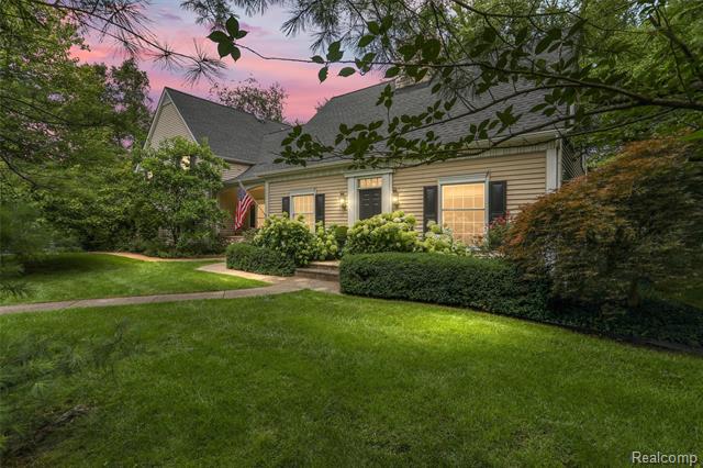 front view picture of 4200 Surrey Cross, Bloomfield Hills, MI. 48301
