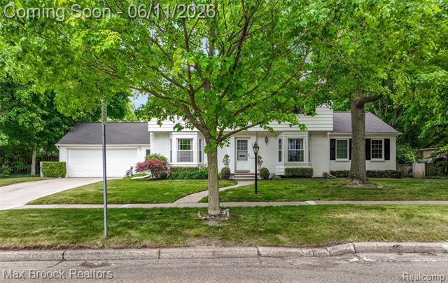 front view picture of 385 Golfview Blvd, Birmingham, MI. 48009