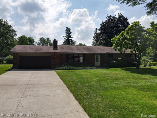 front view picture of 3672 Middlebury Ln, Bloomfield Hills, MI. 48301