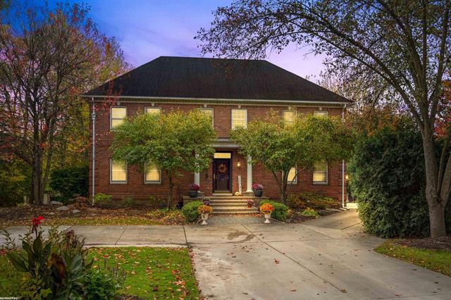 front view picture of 6580 Red Maple Ln, Bloomfield Hills, MI. 48301