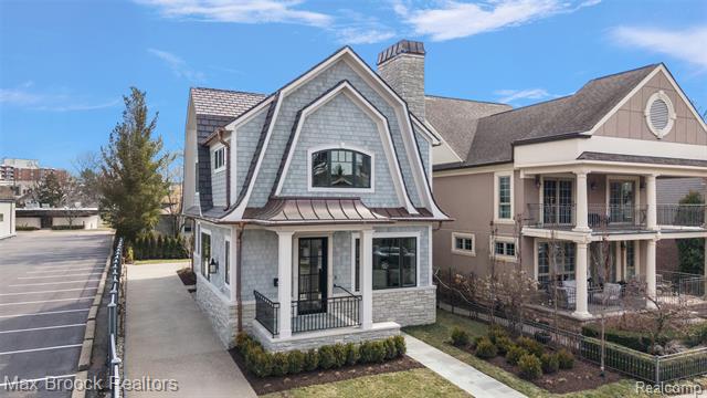 front view picture of 535 Henrietta St, Birmingham, MI. 48009