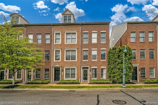 front view picture of 528 Graten St, Birmingham, MI. 48009