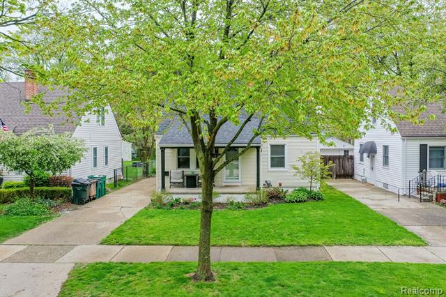 front view picture of 1875 Bowers St, Birmingham, MI. 48009