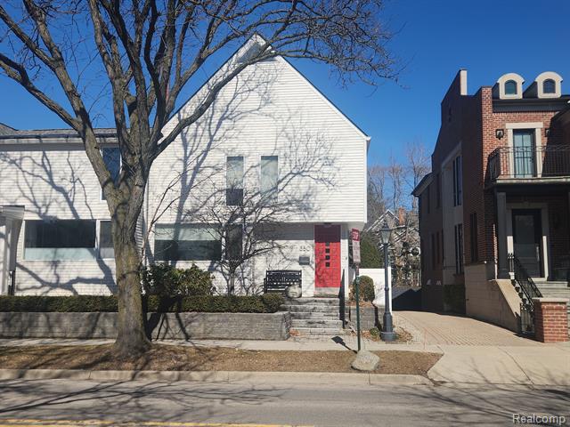 front view picture of 350 W Brown St, Birmingham, MI. 48009