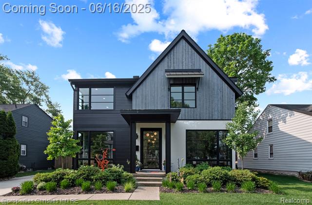 front view picture of 1044 Hazel St, Birmingham, MI. 48009