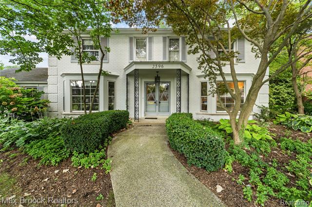 front view picture of 2596 Covington Pl, Bloomfield Hills, MI. 48301