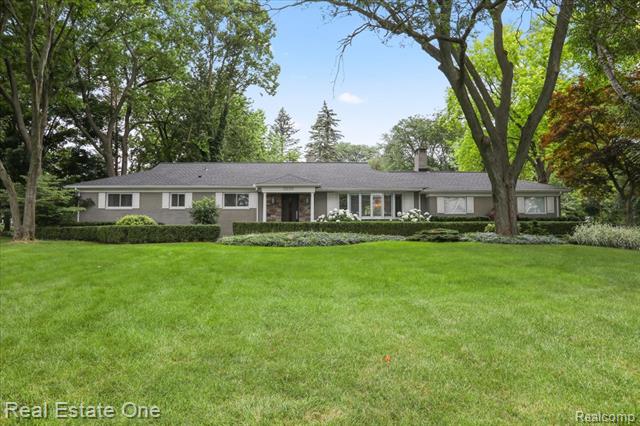 front view picture of 3830 Miller Way S, Bloomfield Hills, MI. 48301