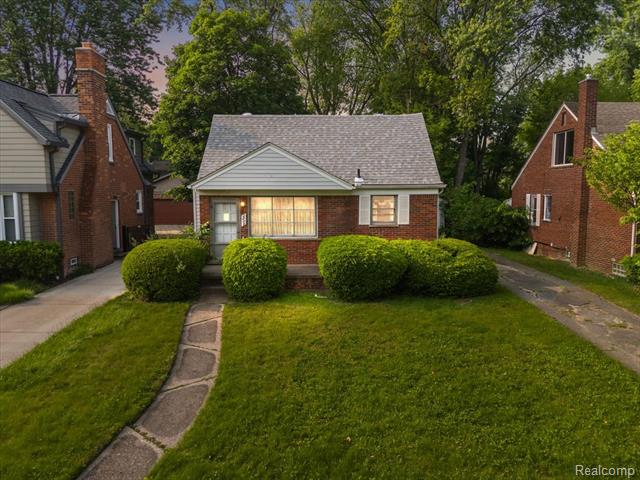 front view picture of 2829 Dorchester Rd, Birmingham, MI. 48009