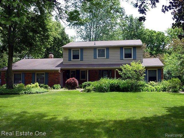 front view picture of 5939 Dunmore Dr, West Bloomfield, MI. 48322