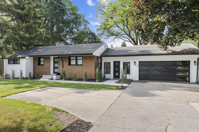 front view picture of 1528 E Maple Rd, Birmingham, MI. 48009