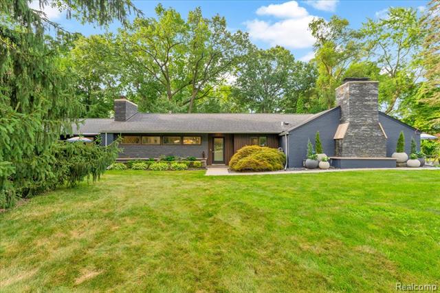 front view picture of 4115 Orchard Way, Bloomfield Hills, MI. 48301