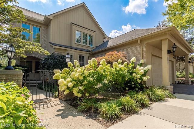 front view picture of 6255 Celeste Rd, West Bloomfield, MI. 48322