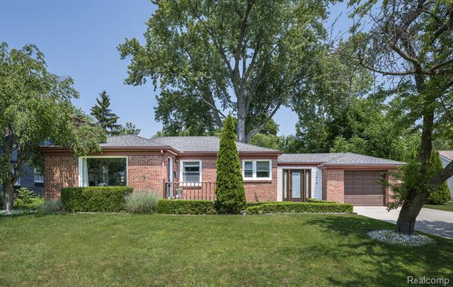front view picture of 1619 E Maple Rd, Birmingham, MI. 48009