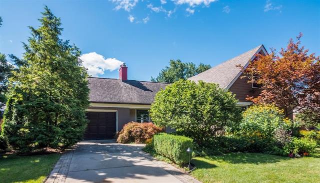 front view picture of 1648 Yorkshire Rd, Birmingham, MI. 48009