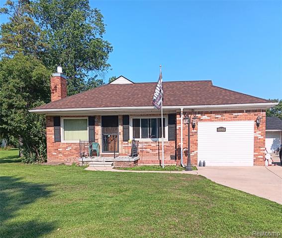 front view picture of 1002 Minnesota Ave, Troy, MI. 48083