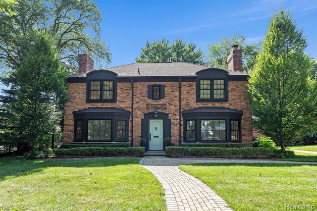 front view picture of 125 S Chewton Rd, Bloomfield Hills, MI. 48301