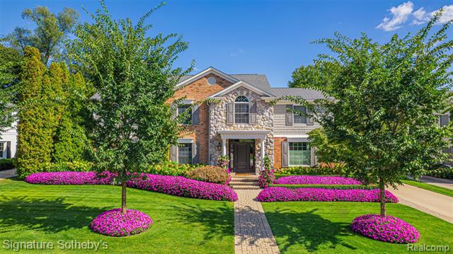 front view picture of 182 S Chewton Rd, Bloomfield Hills, MI. 48301