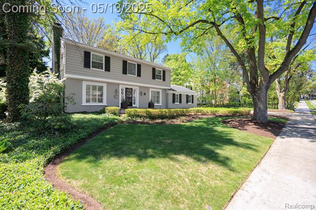 front view picture of 229 Clifton Rd, Bloomfield Hills, MI. 48301
