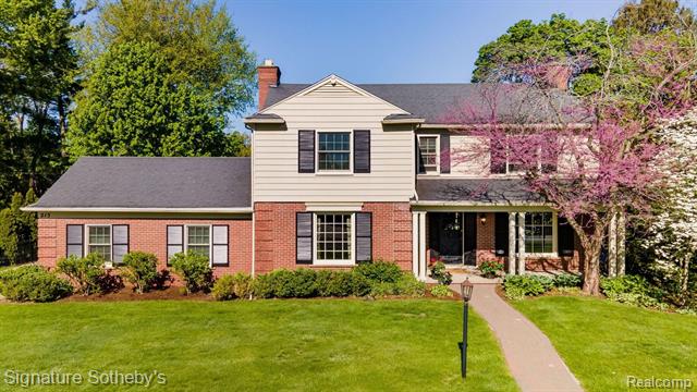 front view picture of 215 S Chewton Rd, Bloomfield Hills, MI. 48301