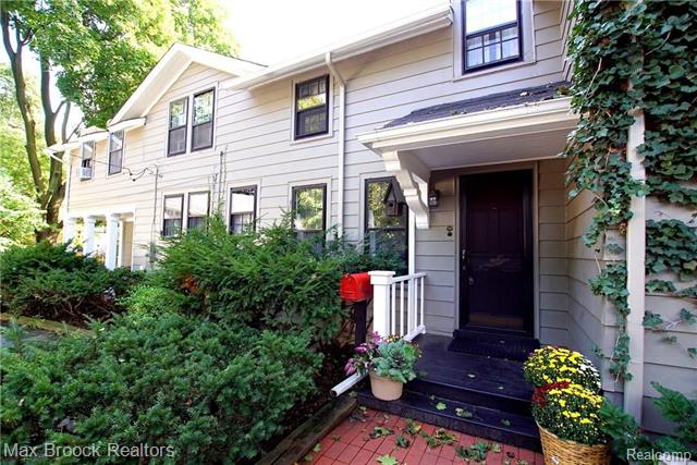 front view picture of 146 Puritan Ave, Birmingham, MI. 48009