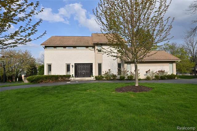 front view picture of 6020 Orchard Ridge Ct, West Bloomfield, MI. 48322